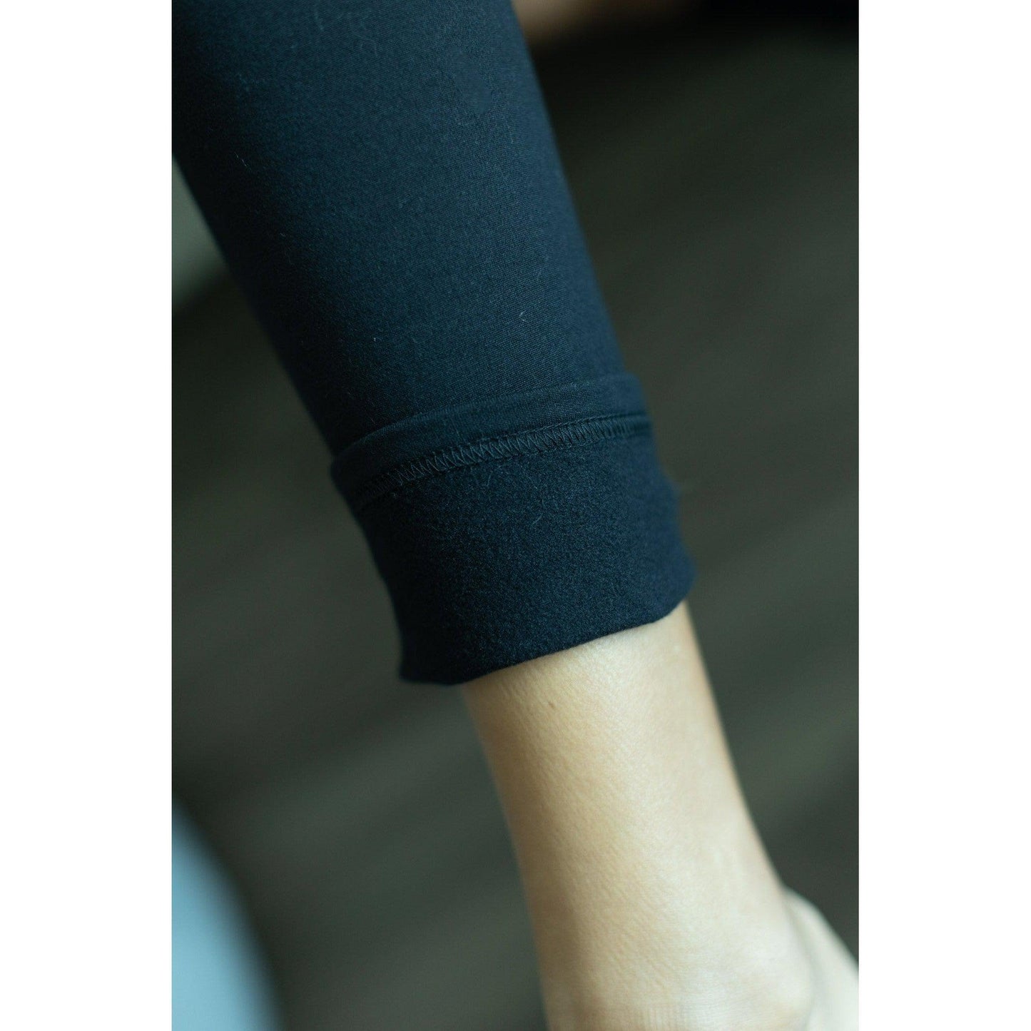 BLACK FLEECE LINED LEGGINGS w/ POCKETS