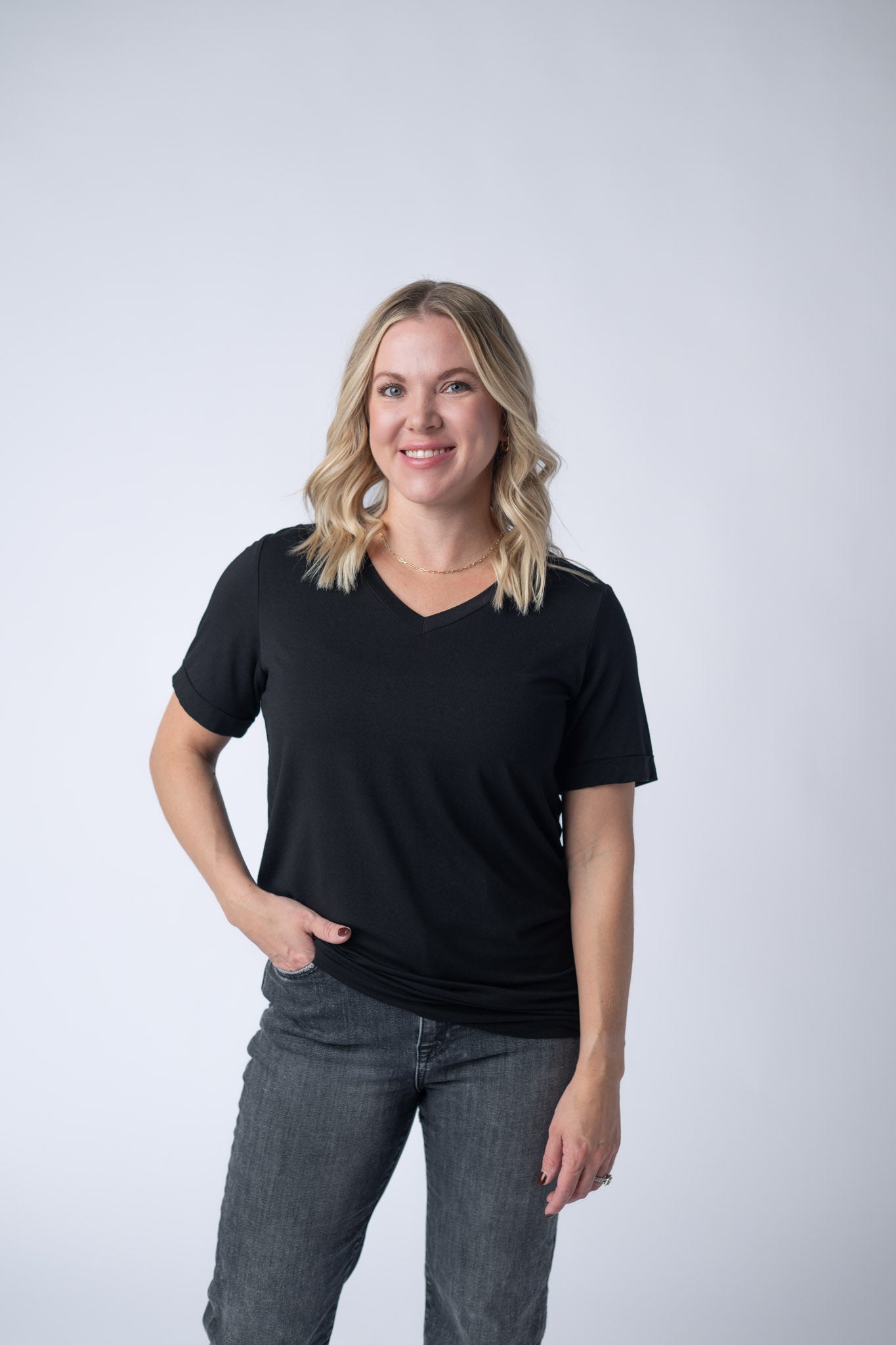 SOPHIE V NECK TEE - BLACK
