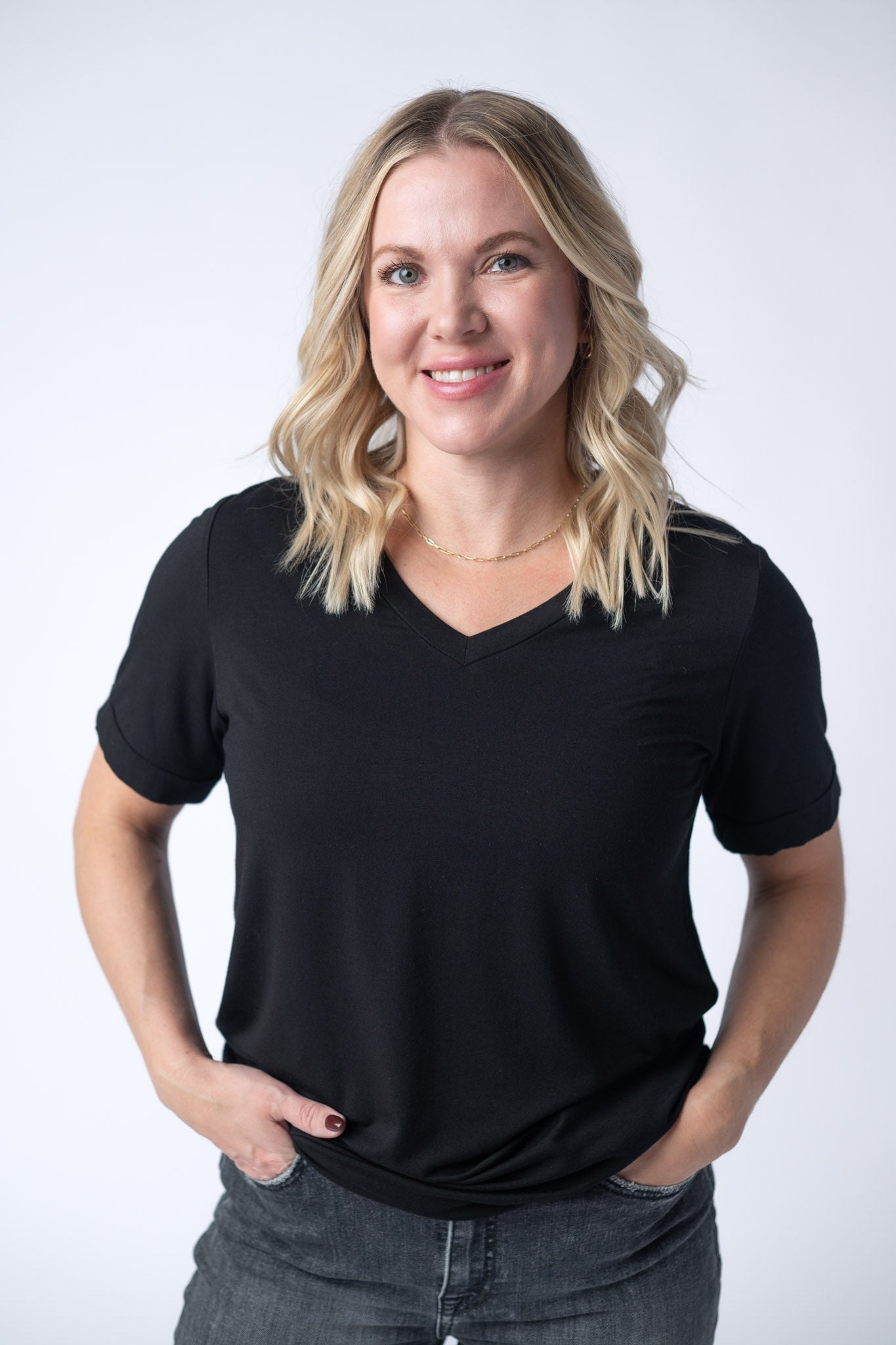 SOPHIE V NECK TEE - BLACK