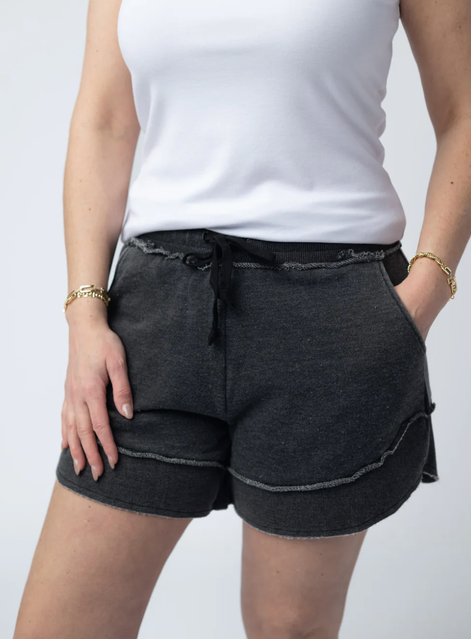 VINTAGE WASH STEVIE SHORTS -  BLACK