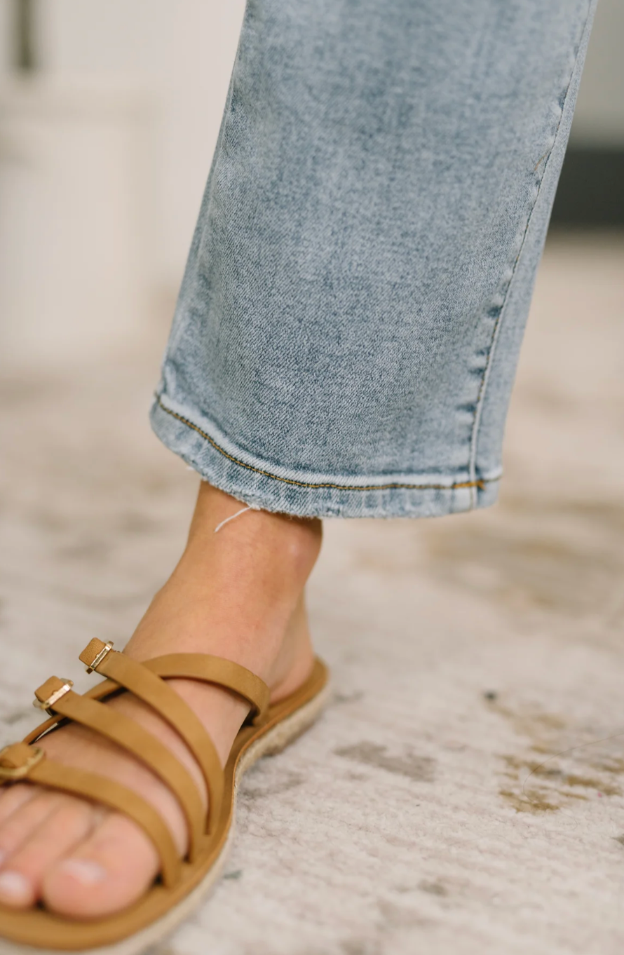 JUDY BLUE HIGH RISE LIGHT WASH ANKLE STRAIGHT JEANS