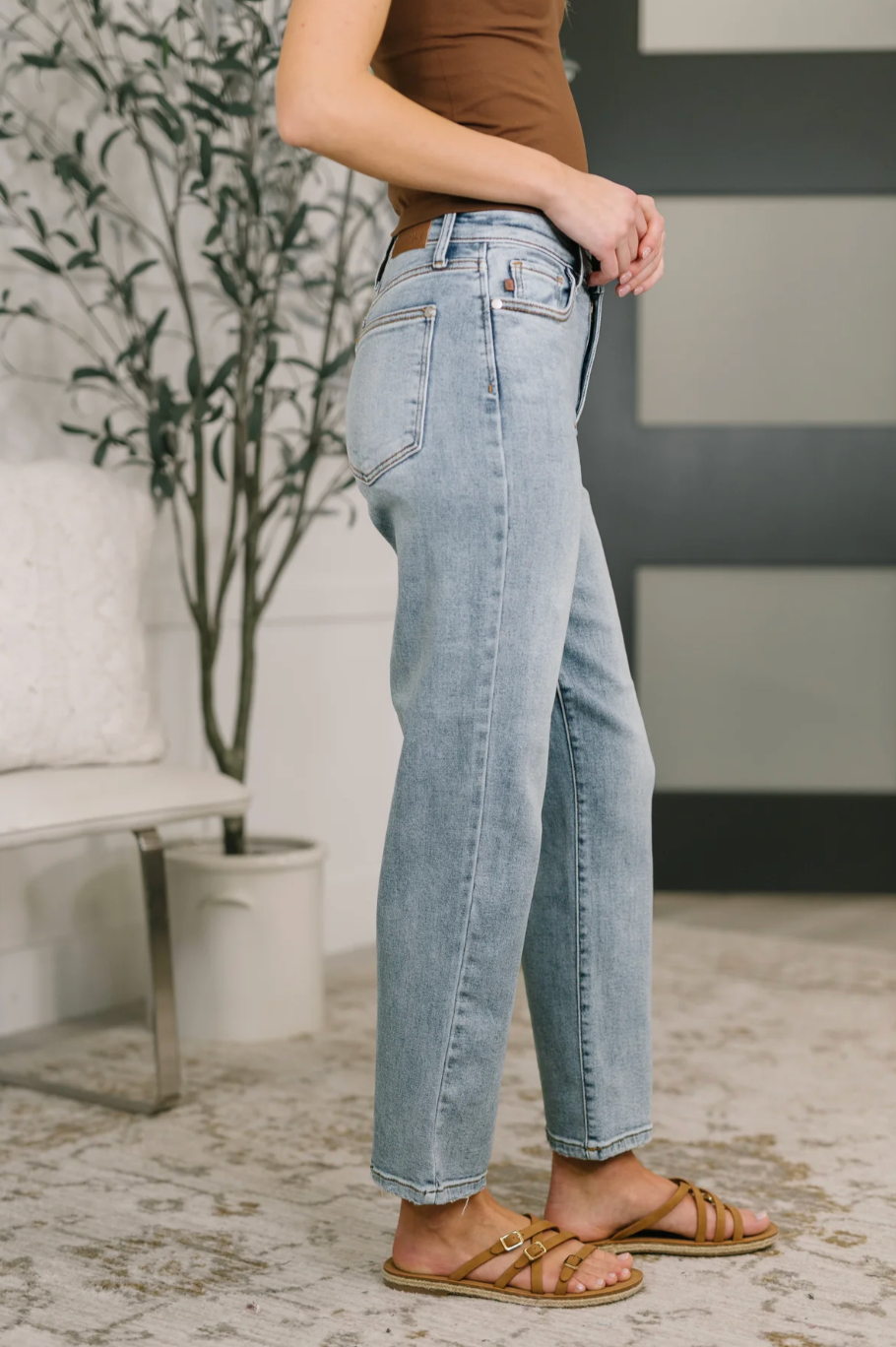 JUDY BLUE HIGH RISE LIGHT WASH ANKLE STRAIGHT JEANS