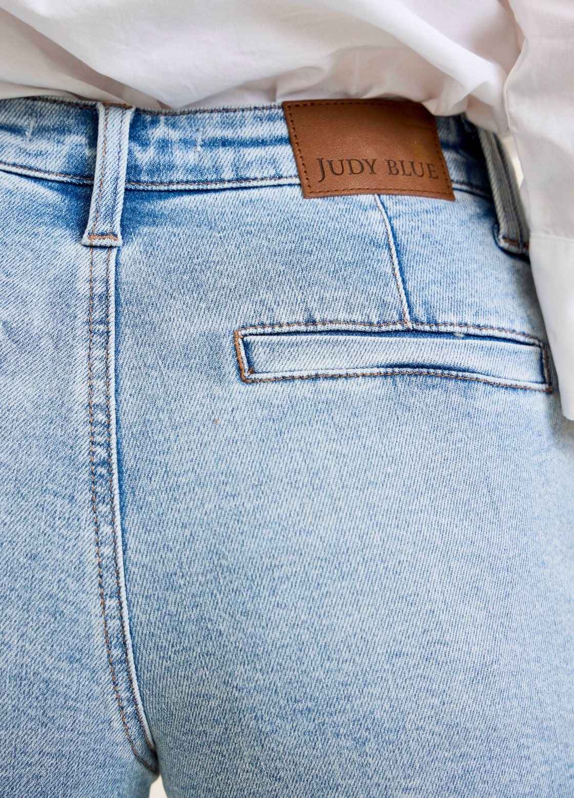 JUDY BLUE HIGH RISE MEDIUM WASH TROUSER SHORTS