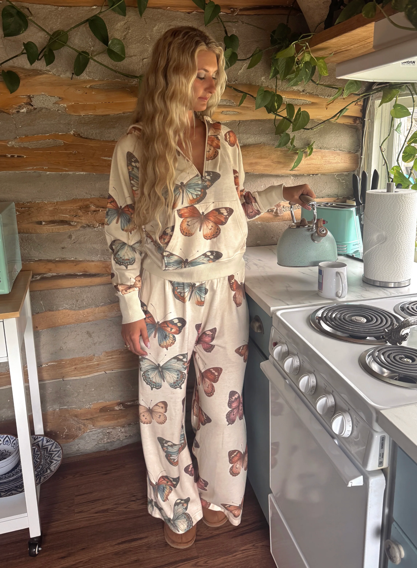 *PREORDER* CAMO & BUTTERFLIES EASY DOES IT PULLOVER