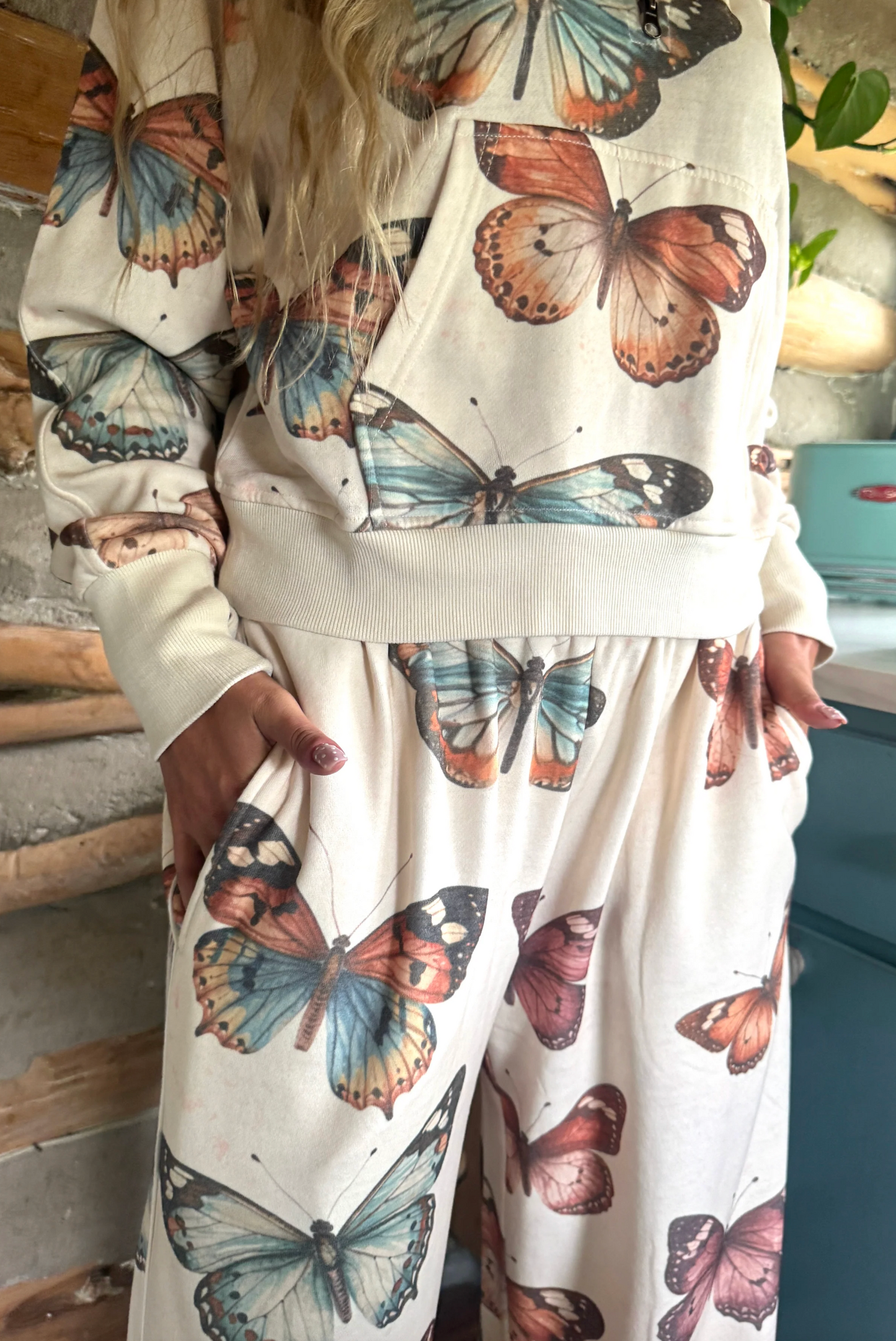 *PREORDER* CAMO & BUTTERFLIES EASY DOES IT PULLOVER