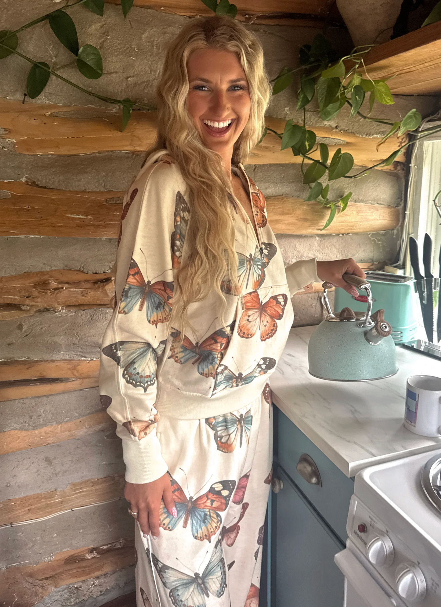 *PREORDER* CAMO & BUTTERFLIES EASY DOES IT PULLOVER